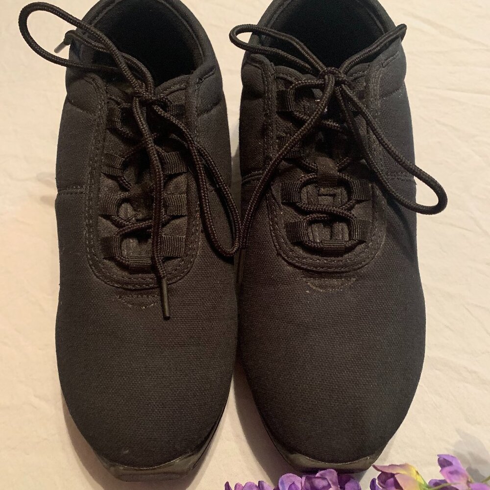 Authentic CAPEZIO Unisex CANVAS DANSNEAKER Dance Shoes (good as new!)